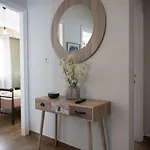 Erato 2 Cosy By Homesh Апартаменты *