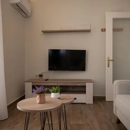 Erato 2 Cosy By Homesh *