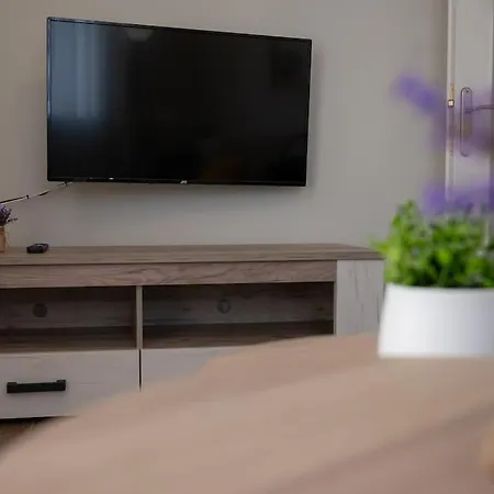 Erato 2 Cosy By Homesh