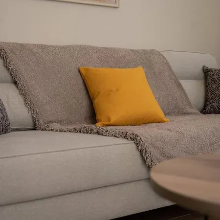 Erato 2 Cosy By Homesh