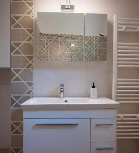 Erato 2 Cosy By Homesh *