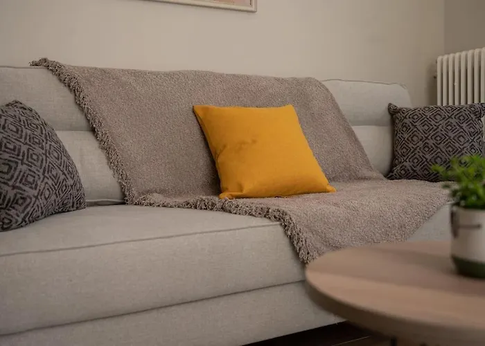 Erato 2 Cosy By Homesh